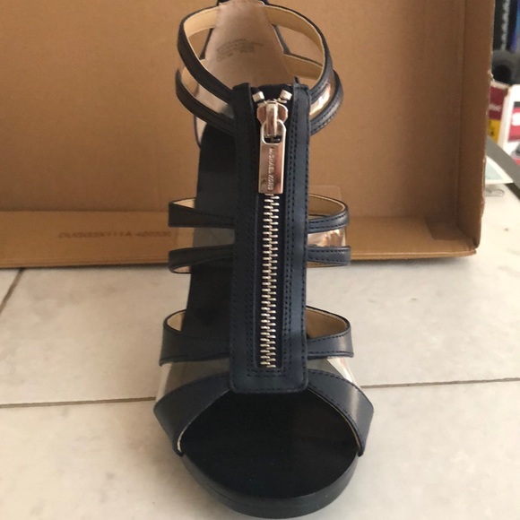 Michael Kors Berkeley T Strap heels NAVY - Picture 2 of 7